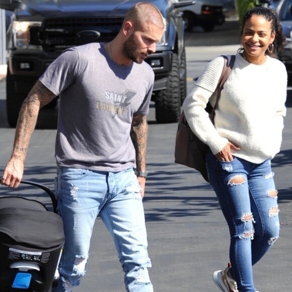 Matt Pokora et sa compagne Christina Milian se baladent avec leur fils Isaiah dans le quartier de West Hollywood à Los Angeles. Le 11 février 2020.