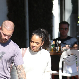 Matt Pokora et sa compagne Christina Milian se baladent avec leur fils Isaiah dans le quartier de West Hollywood à Los Angeles. La petite famille est allée déjeuner chez Fred Segal. Le 11 février 2020.