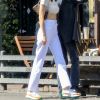 Kendall Jenner est allée déjeuner avec des amis au restaurant Croft Alley dans le quartier de West Hollywood à Los Angeles. Elle porte un jean taille haute blanc, un sac Louis Vuitton et un crop top sans soutien gorge. Le 11 mars 2020.