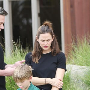 Jennifer Garner et Ben Affleck accompagnent leur fils Samuel à une fête d'anniversaire dans le quartier de Brentwood à Los Angeles, le 27 février 2020