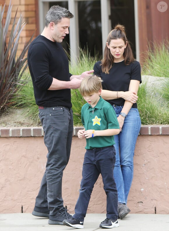 Jennifer Garner et Ben Affleck accompagnent leur fils Samuel à une fête d'anniversaire dans le quartier de Brentwood à Los Angeles, le 27 février 2020
