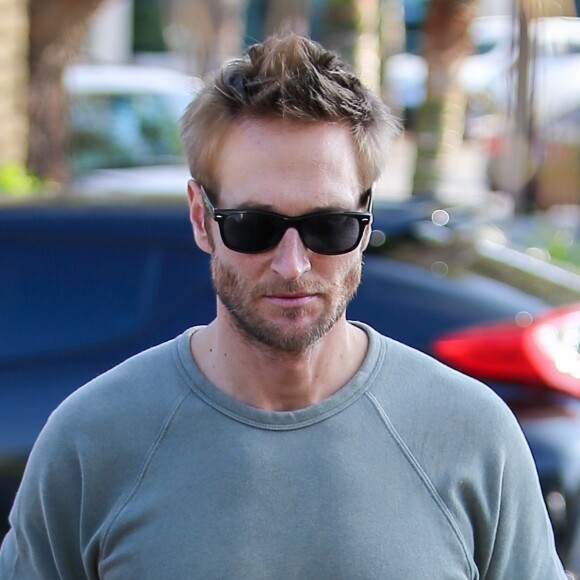 Exclusif - John Miller (compagnon de J. Garner) est allé déjeuner seul au Chicken Cafe dans le quartier de Santa Monica à Los Angeles, le 19 février 2020