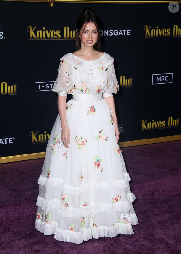 Ana De Armas à la première de Knives Out au théâtre Regency Village dans le quartier de Westwood à Los Angeles, le 14 novembre 2019