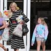 Exclusif - Tori Spelling est allée faire des courses avec ses enfants à Calabasas, le 22 août 2019.