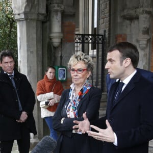 Le président de la république Emmanuel Macron et la Première Dame Brigitte Macron votent à la mairie du Touquet pour le premier tour des élections municipales le 15 mars 2020. © Pascal Rossignol / Pool / Bestimage