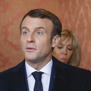 Le président de la république Emmanuel Macron et la Première Dame Brigitte Macron votent à la mairie du Touquet pour le premier tour des élections municipales le 15 mars 2020. © Pascal Rossignol / Pool / Bestimage