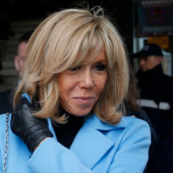 Le président de la république Emmanuel Macron et la Première Dame Brigitte Macron votent à la mairie du Touquet pour le premier tour des élections municipales le 15 mars 2020. © Pascal Rossignol / Pool / Bestimage