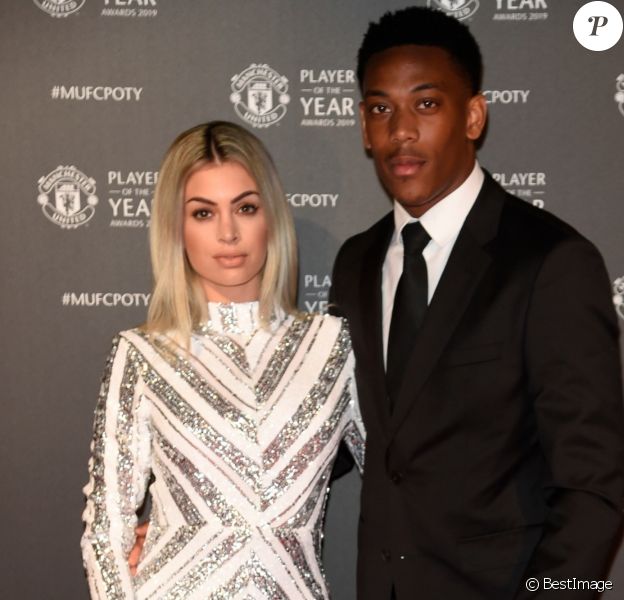 Anthony Martial et sa femme Mélanie Da Cruz lors de la soirée du prix du joueur de l'année de Manchester United 2019 au stade Old Trafford à Manchester, Royaume Uni, le 9 mai 2019.