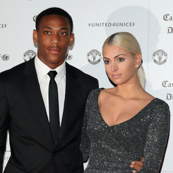 Anthony Martial et sa compagne Mélanie da Cruz sont apparus pour la première fois en public au photocall du dîner de gala "The United for UNICEF" au stade Old Trafford à Manchester, Royaume Uni, le 31 octobre 2016.