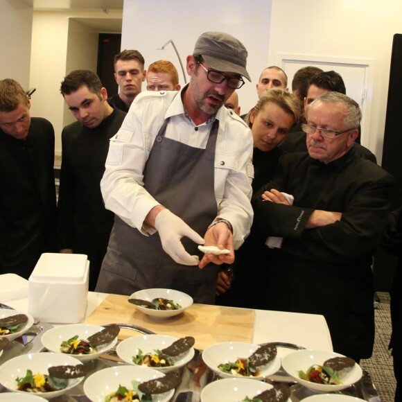 Exclusif - Le chef Paul Pairet à la 1ère édition des "Plumes d'Or du Vin et de la Gastronomie" au Pavillon Vendôme à Paris.