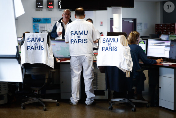 Illustration - Covid-19 (épidémie de coronavirus) - Visite du centre d'appels du Samu de l'hôpital parisien Necker-Enfants malades. Paris, le 10 mars 2020. © Hamilton / Pool / Bestimage