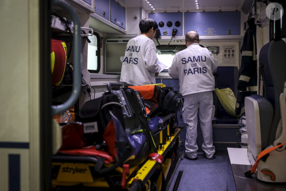 Illustration - Covid-19 (épidémie de coronavirus) - Visite du centre d'appels du Samu de l'hôpital parisien Necker-Enfants malades. Paris, le 10 mars 2020. © Hamilton / Pool / Bestimage