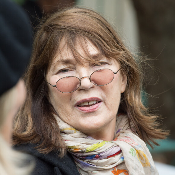 Jane Birkin - Cérémonie d'inauguration de la plaque commémorative en l'honneur de Serge Gainsbourg, au 11 bis Rue Chaptal à Paris. Le 10 Mars 2016.