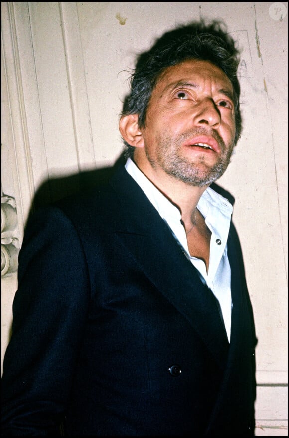 Archives - Serge Gainsbourg à la soirée disque d'or au Casino de Paris. Le 23 octobre 1984.