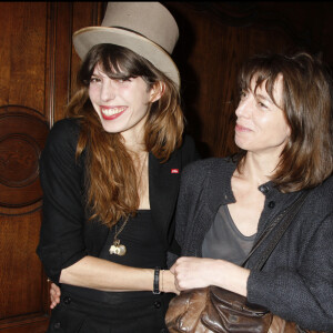 Lou Doillon et Kate Barry - Soirée de lancement de la nouvelle collection Lee Cooper créé par Lou Doillon. Restaurant La Pérouse de Paris. Le 2 mars 2008.