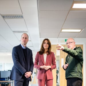 Le prince William et la duchesse Catherine de Cambridge en visite au centre de traitement des appels d'urgence London Ambulance Service 111 à Croydon le 19 mars 2020. ©Kensington Palace of the Duke and Duchess of Cambridge via Bestimage