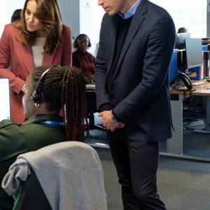 Le prince William et la duchesse Catherine de Cambridge en visite au centre de traitement des appels d'urgence London Ambulance Service 111 à Croydon le 19 mars 2020. ©Kensington Palace of the Duke and Duchess of Cambridge via Bestimage