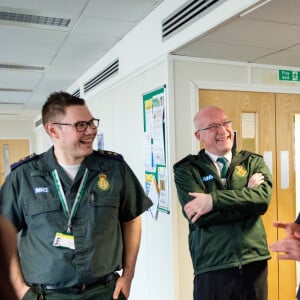 Le prince William et la duchesse Catherine de Cambridge en visite au centre de traitement des appels d'urgence London Ambulance Service 111 à Croydon le 19 mars 2020. ©Kensington Palace of the Duke and Duchess of Cambridge via Bestimage