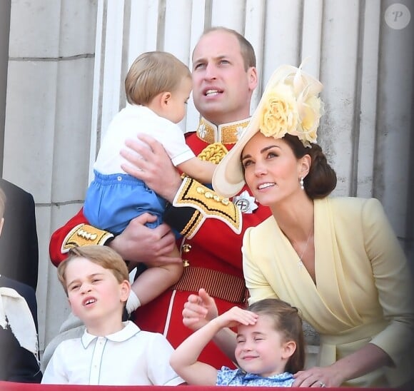 Le prince William, la duchesse Catherine de Cambridge et leurs enfants le prince George de Cambridge, la princesse Charlotte de Cambridge et le prince Louis de Cambridge au balcon du palais de Buckingham lors de la parade Trooping the Colour 2019, à Londres, le 8 juin 2019.