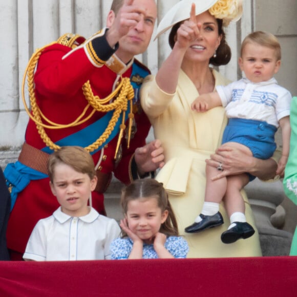 Le prince William, la duchesse Catherine de Cambridge et leurs enfants le prince George de Cambridge, la princesse Charlotte de Cambridge et le prince Louis de Cambridge au balcon du palais de Buckingham lors de la parade Trooping the Colour 2019, à Londres, le 8 juin 2019.