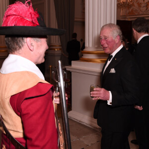 Le prince Charles, prince de Galles, assiste à un dîner organisé au profit des pompiers australiens à Londres, le 12 mars 2020.