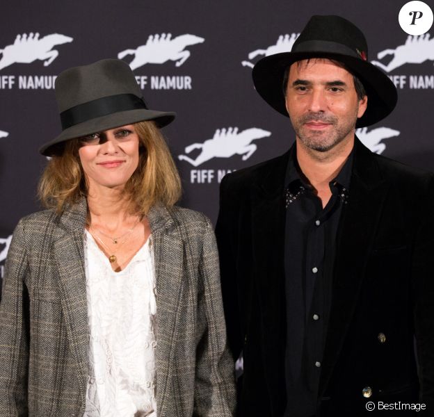 Vanessa Paradis et son compagnon Samuel Benchetrit au photocall du film "Chien" au 32ème festival international du film francophone de Namur le 5 octobre 2017.