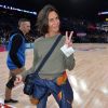 Alessandra Sublet au match de NBA Game Paris 2020 entre les Bucks de Milwaukee et les Charlotte Hornet à l'AccorHotels Arena à Paris le 24 janvier 2020. © Veeren / Bestimage Basket ball game Milwaukee Bucks vs Charlotte Hornet at AccorHotels Arena in Paris on january 24th 202024/01/2020 - Paris