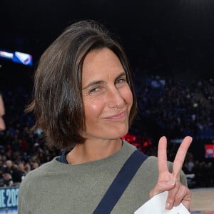 Alessandra Sublet au match de NBA Game Paris 2020 entre les Bucks de Milwaukee et les Charlotte Hornet à l'AccorHotels Arena à Paris le 24 janvier 2020. © Veeren / Bestimage  Basket ball game Milwaukee Bucks vs Charlotte Hornet at AccorHotels Arena in Paris on january 24th 202024/01/2020 - Paris