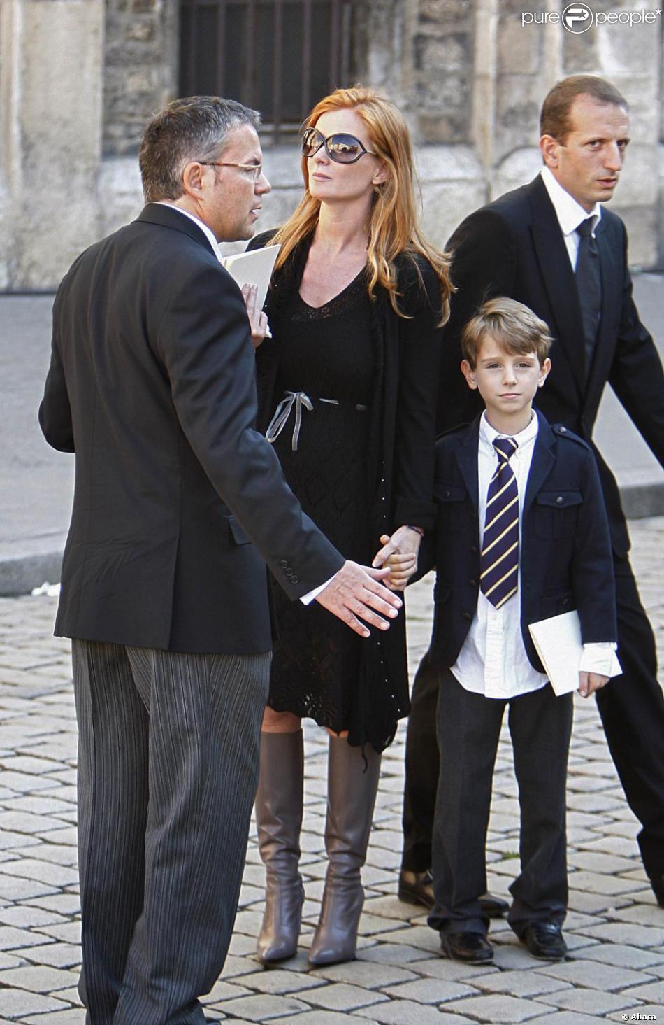 celine martin et son fils clovis aux obseques de jacques martin 09 07 purepeople