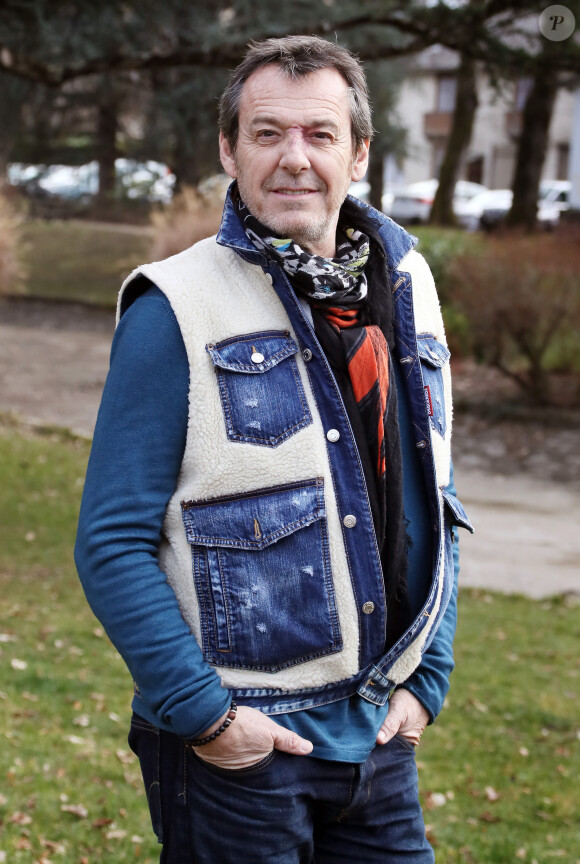 Jean-Luc Reichmann lors du photocall de la série "Léo Matteï, Brigade des mineurs" lors du 22ème Festival des créations télévisuelles de Luchon, France, le 7 février 2020. © Patrick Bernard/Bestimage
