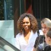 Michelle Obama porte une robe blanche à la sortie d'un immeuble à New York, le 25 juillet 2019