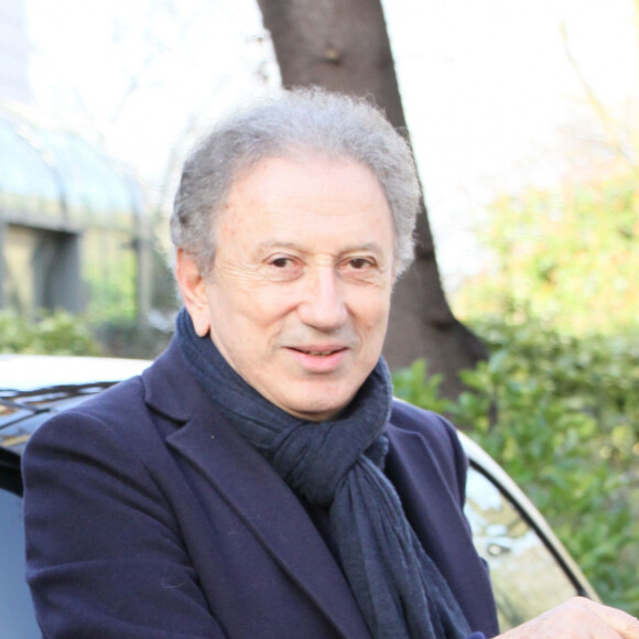 Michel Drucker - Arrivées des people à l'enregistrement de l'émission "Vivement dimanche " à Paris le 19 février 2020.