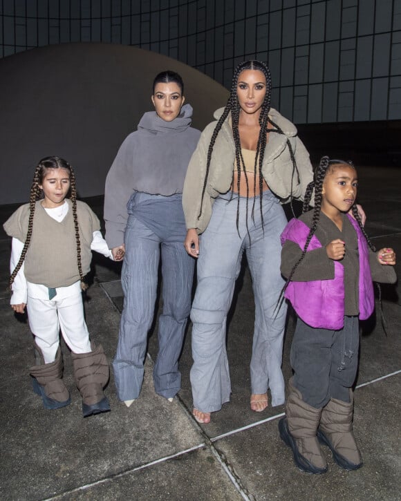 Exclusif - Penelope Disick, Kourtney Kardashian, Kim Kardashian, North West - People - K.West présente sa 8ème collection Yeezy au siège du Parti Communiste à Paris le 2 mars 2020.