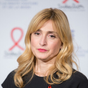 Julie Gayet assiste au 18e Dîner de la mode organisé par l'association Sidaction, au Pavillon Cambon de Paris. Le 23 janvier 2020. @Nasser Berzane/ABACAPRESS.COM