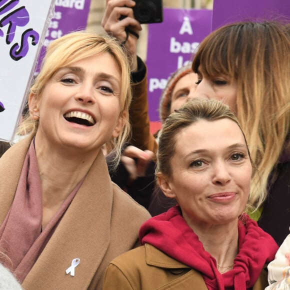 Marilou Berry, Julie Gayet, Anne Marivin - De nombreuses artistes et personnalités marchent contre les violences sexistes et sexuelles (marche organisée par le collectif NousToutes) de place de l'Opéra jusqu'à la place de la Nation à Paris le 23 Novembre 2019 © Coadic Guirec / Bestimage