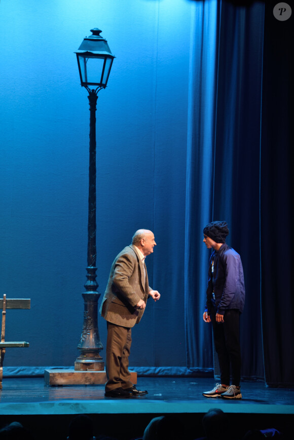 Exclusif - L'acteur Samy Seghir et Michel Jonasz - Soirée autour de la pièce de théâtre "Les fantômes de la rue Papillon" organisée par Les amis d'Elnet au théâtre du gymnase à Paris le 26 avril 2017. © Erez Lichtfeld / Bestimage