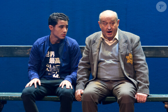 Exclusif - L'acteur Samy Seghir et Michel Jonasz - Soirée autour de la pièce de théâtre "Les fantômes de la rue Papillon" organisée par Les amis d'Elnet au théâtre du gymnase à Paris le 26 avril 2017. © Erez Lichtfeld / Bestimage