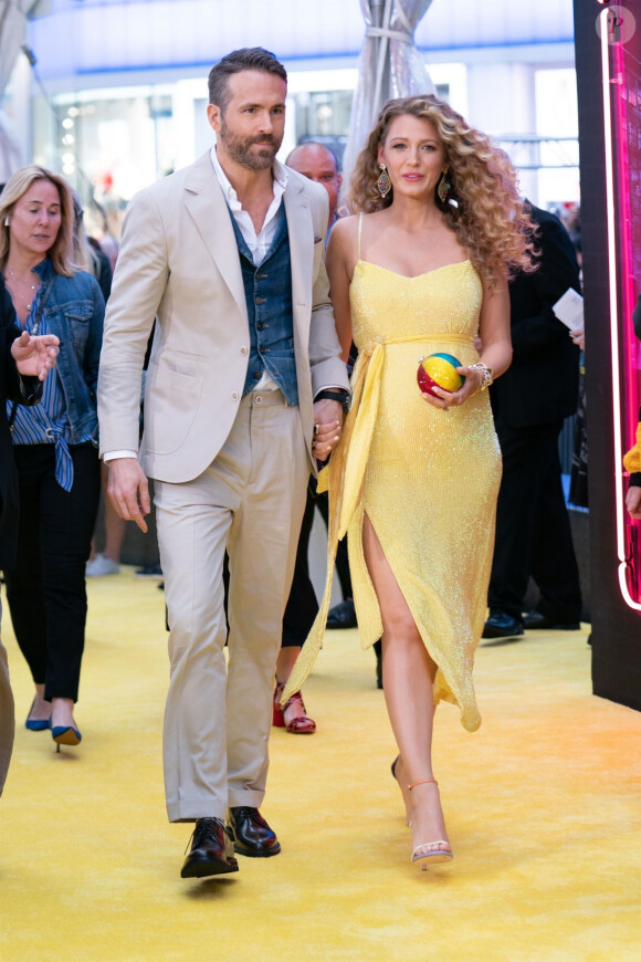 Blake Lively enceinte et son mari Ryan Reynolds à la première de Pokemon Detective Pikachu au Military Island sur Times Square à New York, le 2 mai 2019