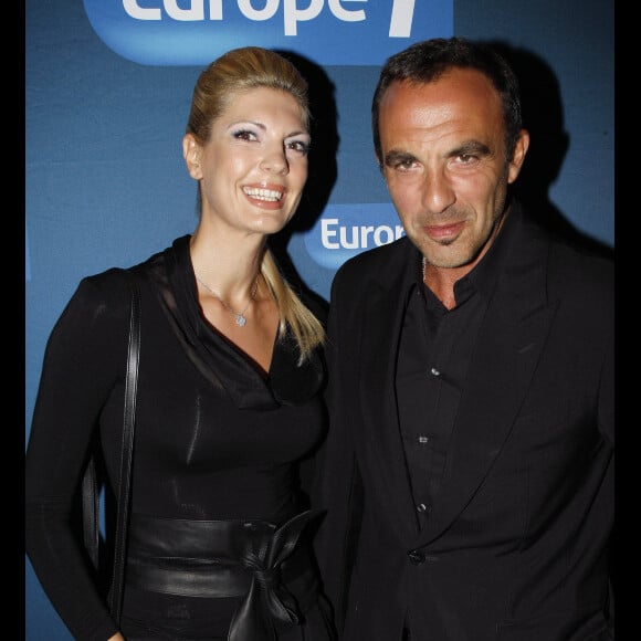 Nikos Aliagas et Tina lors de la projection en avant-première du film Polisse de Maïwenn à Europe 1 le 3 octobre 2011