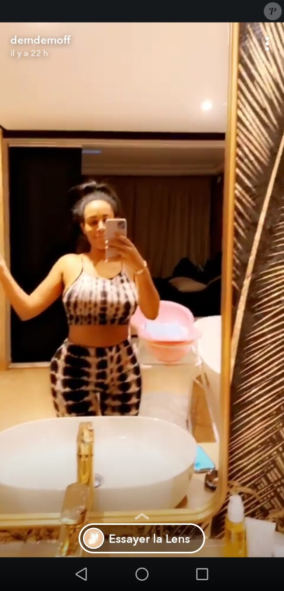 Demdem, la femme de Gims, a dévoilé sa silhouette après l'accouchement sur Snapchat. Avril 2020.