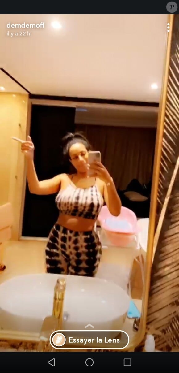 Demdem, la femme de Gims, a dévoilé sa silhouette après l'accouchement sur Snapchat. Avril 2020.