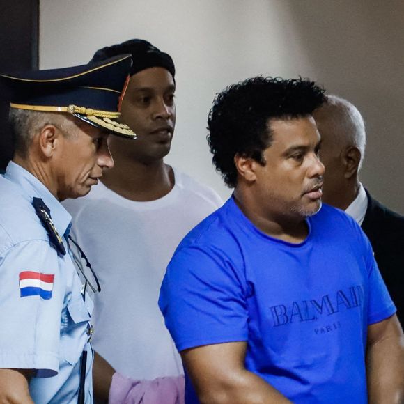 Ronaldinho et son frère devant la justice à Asuncion, Paraguay, le 7 mars 2020.