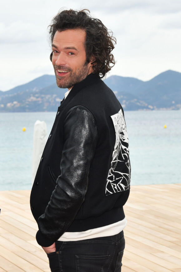 Romain Duris - Les acteurs de la série "Vernon Subutex" posent lors du festival Canneseries à Cannes le 6 avril 2019. © Bruno Bebert/Bestimage