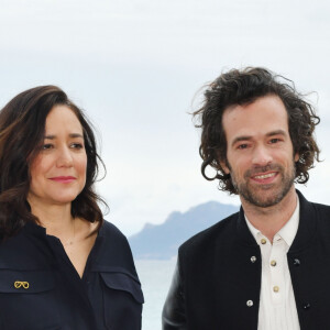 Cathy Verney et Romain Duris - Les acteurs de la série "Vernon Subutex" posent lors du festival Canneseries à Cannes le 6 avril 2019. © Bruno Bebert/Bestimage