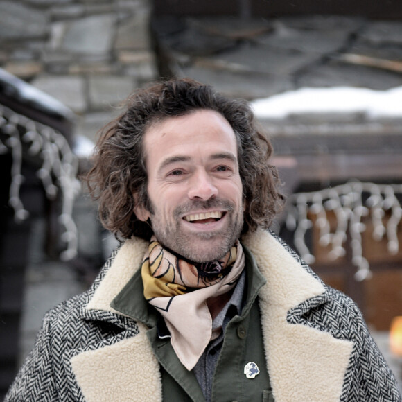 Romain Duris signe son "Slope of Fame" lors de la 10ème édition "Les Arcs Film Festival". Le 20 décembre 2018 © Veeren / Bestimage
