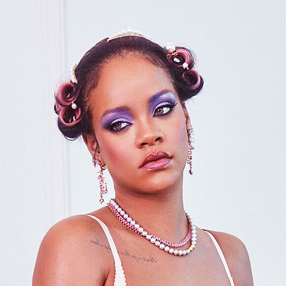Rihanna pose pour la campagne printemps-été de sa marque Savage X Fenty 2018.