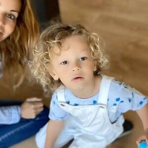 Ingrid Chauvin avec son fils Tom et son mari Thierry Peythieu, pour Pâques. Instagram, le 12 avril 2020.