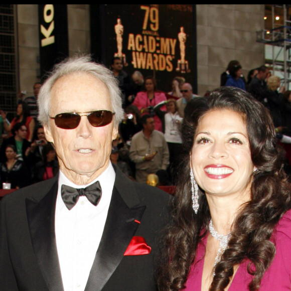 Clint Eastwood et Dina Ruiz. 25/02/2007 - Los Angeles