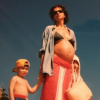 Farida Khelfa, enceinte de son deuxième enfant Omer, et son fils aîné Ismael. Photo d'archives.