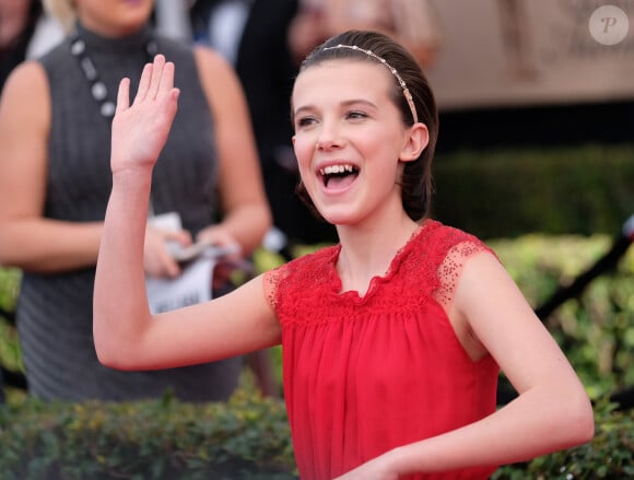 Photo Millie Bobby Brown Au Tapis Rouge De La Me Soir E Annuelle Screen Actors Guild Awards